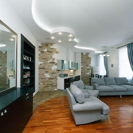 Lux Near Maidan, Khreschutyk 3Br Apartment Kyiv Exterior photo