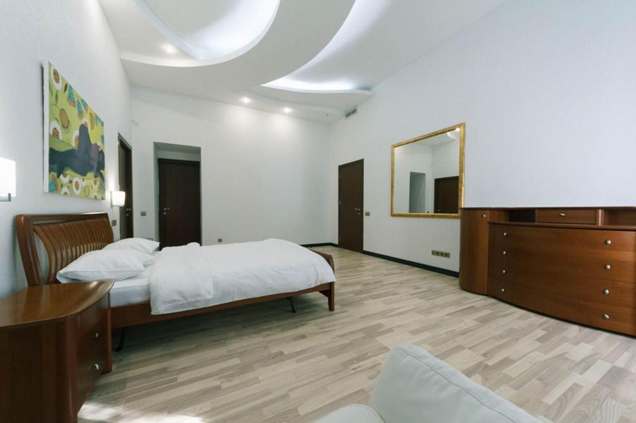 Lux Near Maidan, Khreschutyk 3Br Apartment Kyiv Exterior photo
