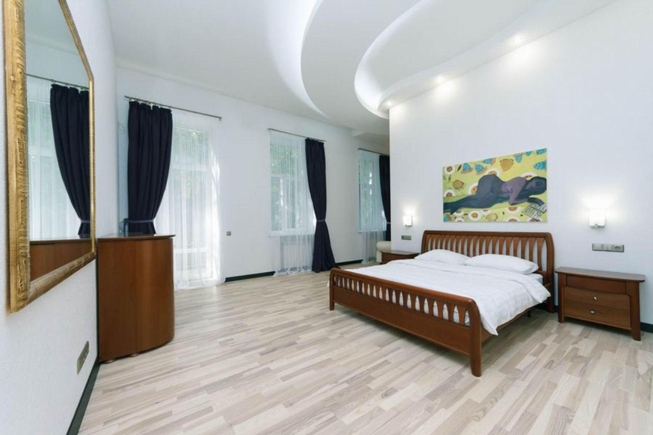 Lux Near Maidan, Khreschutyk 3Br Apartment Kyiv Exterior photo