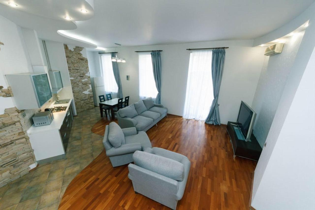 Lux Near Maidan, Khreschutyk 3Br Apartment Kyiv Exterior photo